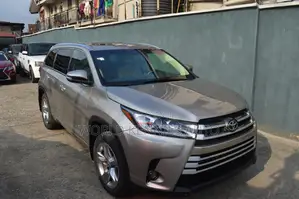 Toyota Highlander 2015 Gold