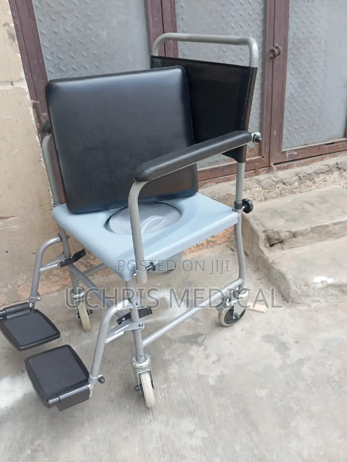 Medical Pusher Commode