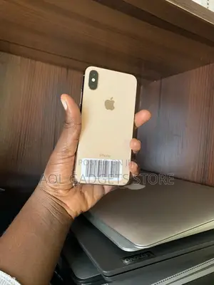 Photo - Apple iPhone XS 64 GB Gold