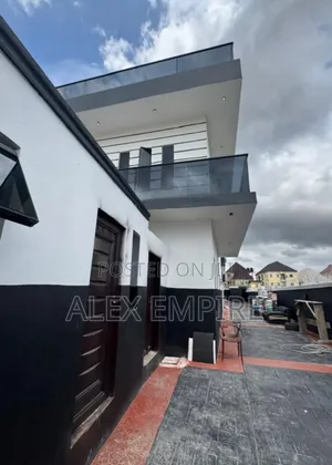 Mini Flat in Ago Palace for rent