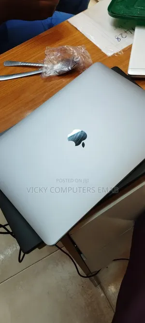 Laptop Apple MacBook Pro 2017 8GB Intel Core I5 SSD 128GB