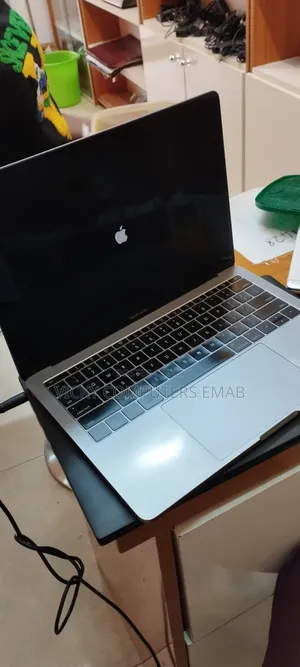 Laptop Apple MacBook Pro 2017 8GB Intel Core I5 SSD 128GB