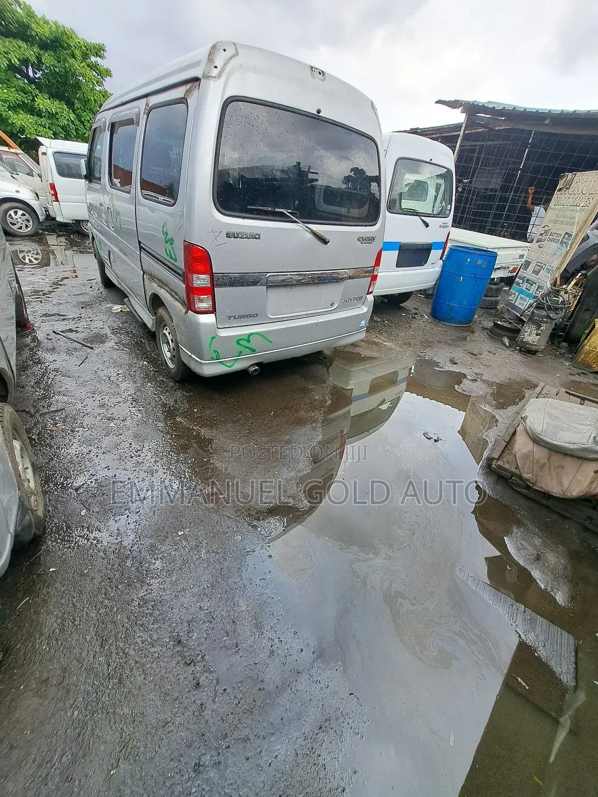 Suzuki APV Minibus 2010 White