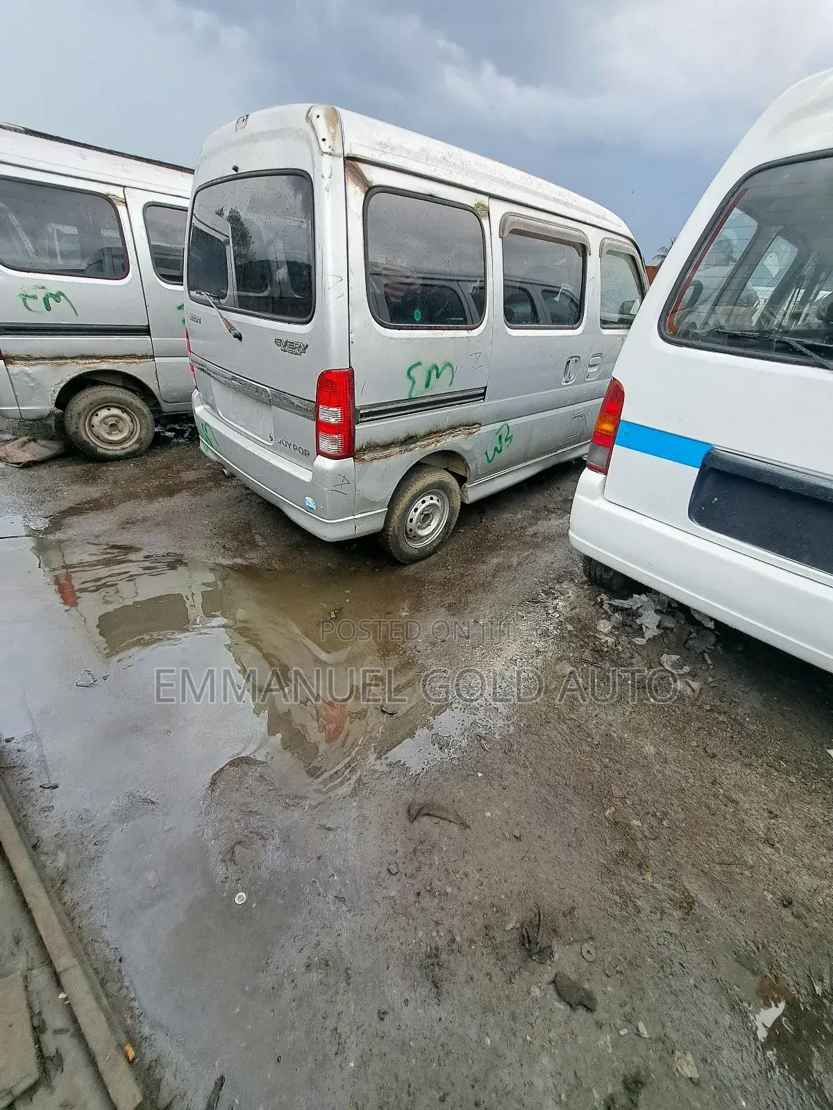 Suzuki APV Minibus 2010 White