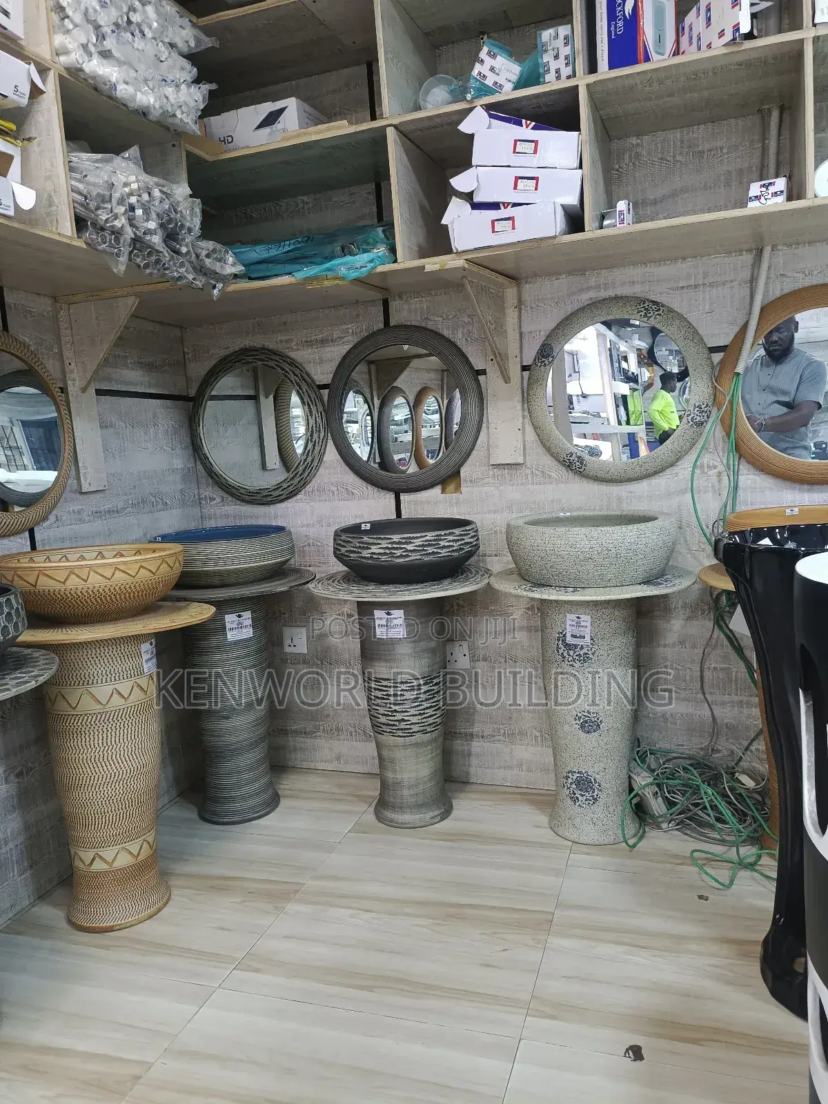 Luxurious Dining Basin With Mirror