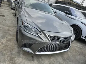Photo - Lexus IS 2018 Gray