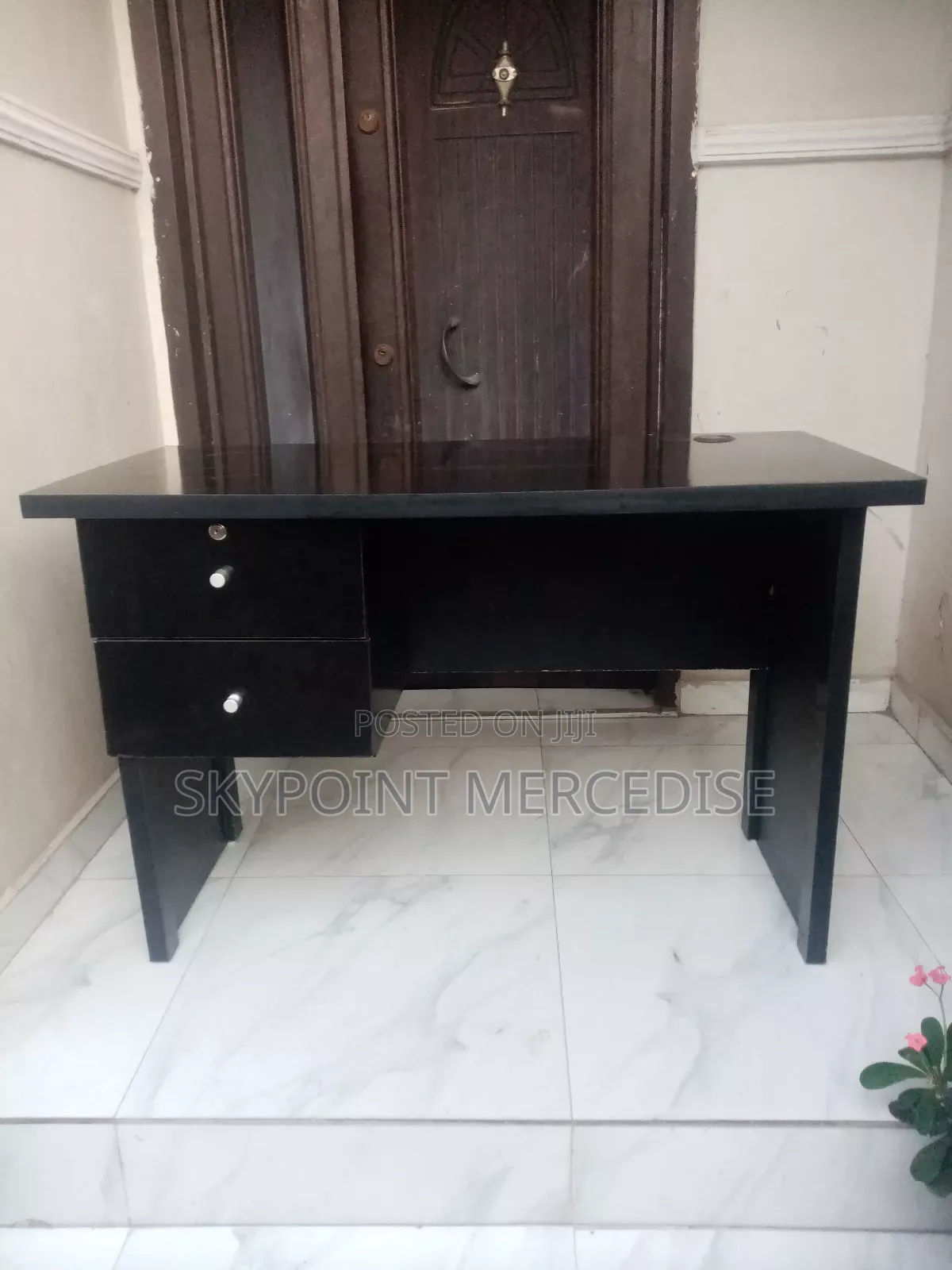 4 Feet Table With Drawers
