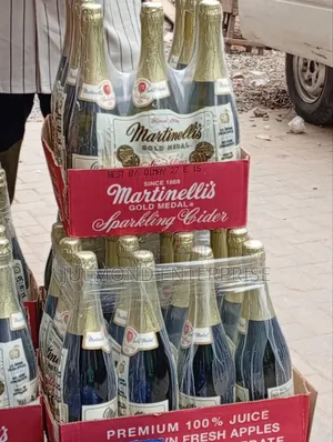 Martinellis Sparkling Cider 750ml/12 Bottles