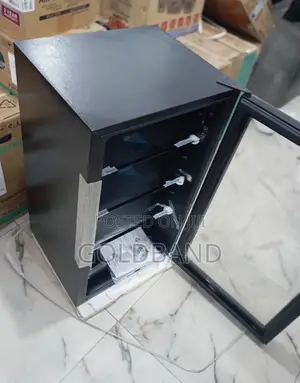 Hisense 91L Transparentglass Door Beverage Showcase Chiller