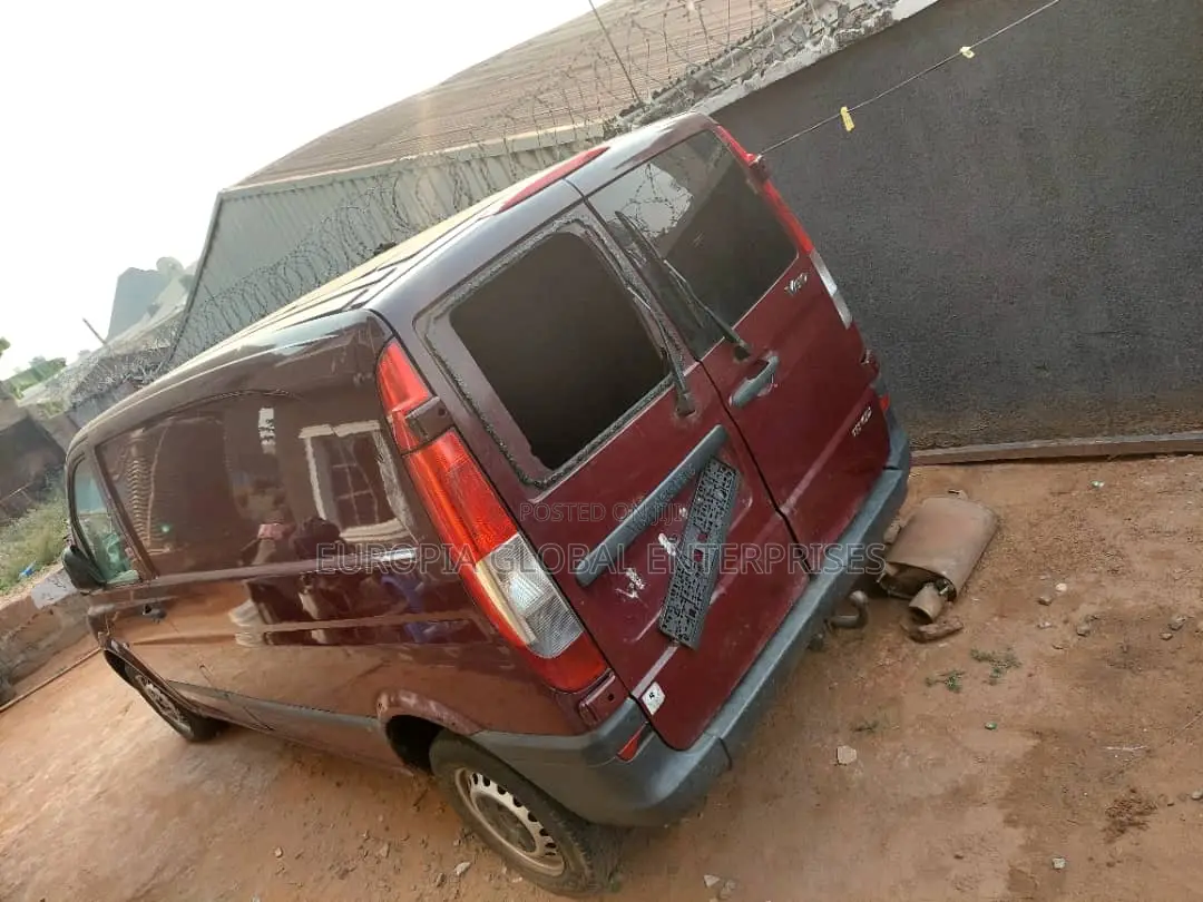Mercedes-Benz Vito 2001 Red