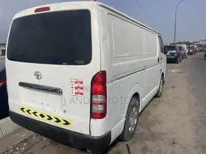 Toyota HiAce 2010 Silver