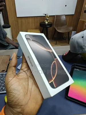 Photo - New Apple iPhone 16 Pro Max 256 GB Gold