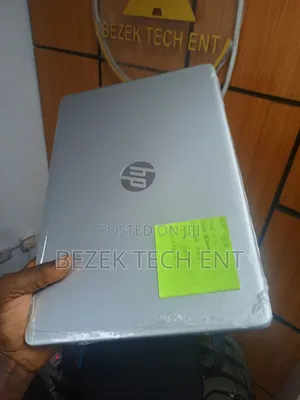 New Laptop HP 15-Da2933nia 8GB Intel Core I5 SSD 256GB