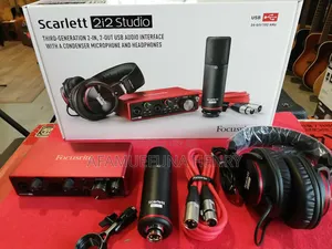 Photo - Focusrite Scarlett 2I2 Studio 3rd Gen