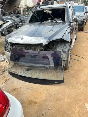 Mercedes Glk350 2013 Windscreen Glass We Deliver and Fix