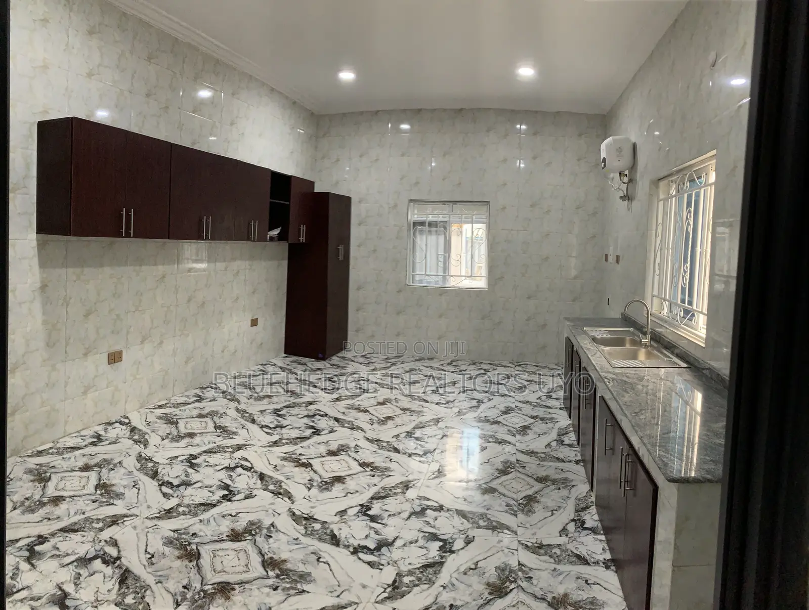5bdrm Duplex in Osongama Estate, Uyo for sale