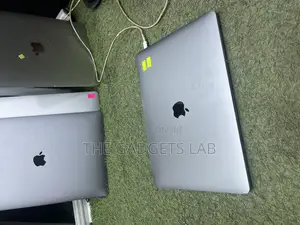 Laptop Apple MacBook 2020 32GB Intel Core I7 SSD 512GB