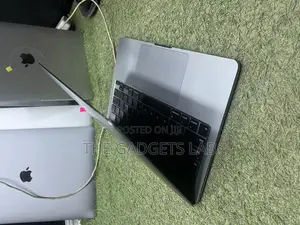 Laptop Apple MacBook 2020 32GB Intel Core I7 SSD 512GB