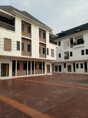 3bdrm Block of Flats in Sangotedo for sale