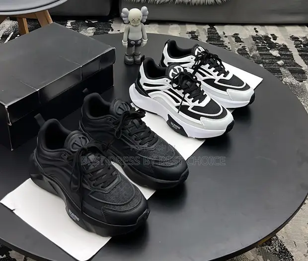 【関税込み】VALENTINO GARAVANI 'TRUE ACT' SNEAKER Valentino Garavani True Act Sneakers | Black | FARFETCH JO