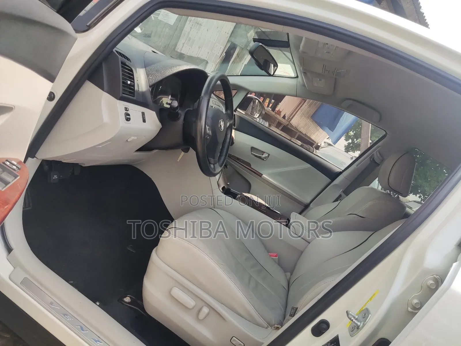 Toyota Venza AWD 2011 White