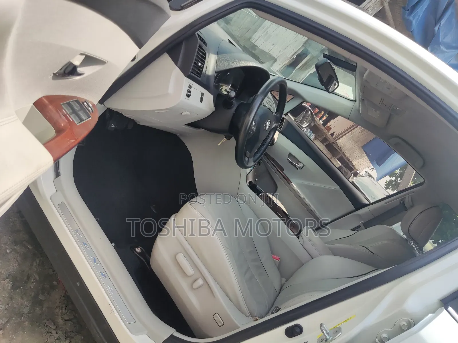 Toyota Venza AWD 2011 White