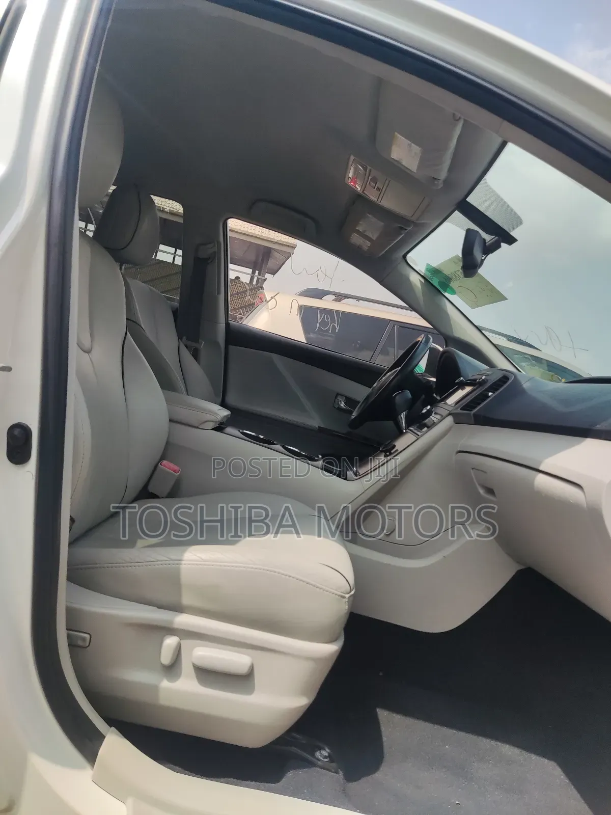 Toyota Venza AWD 2011 White