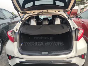 Toyota RAV4 Limited 2021 White