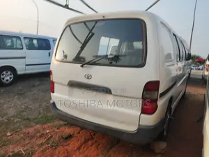 Toyota HiAce 2004 White