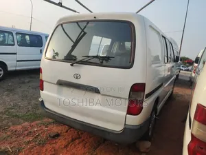Toyota HiAce 2004 White