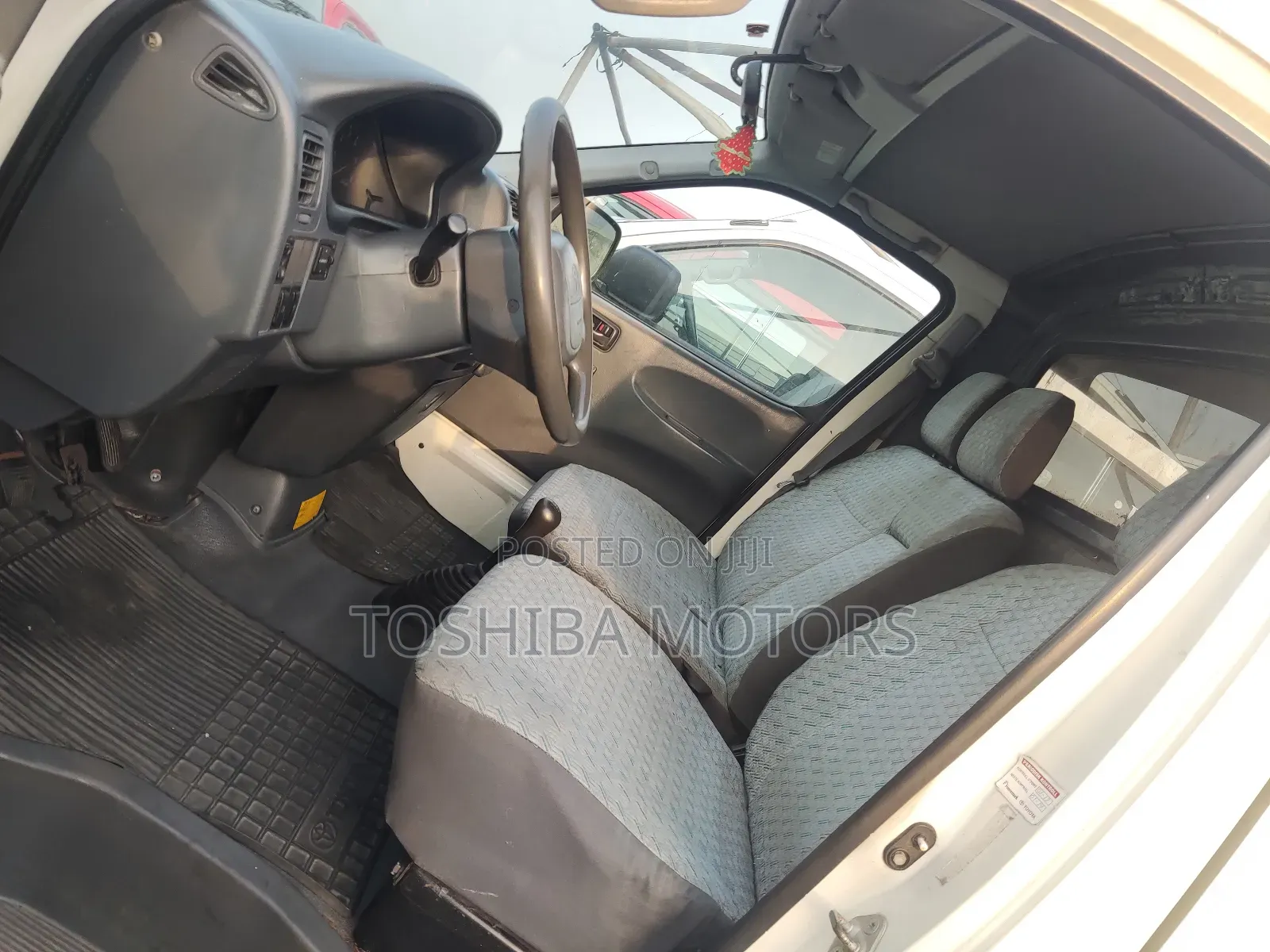 Toyota HiAce 2004 White