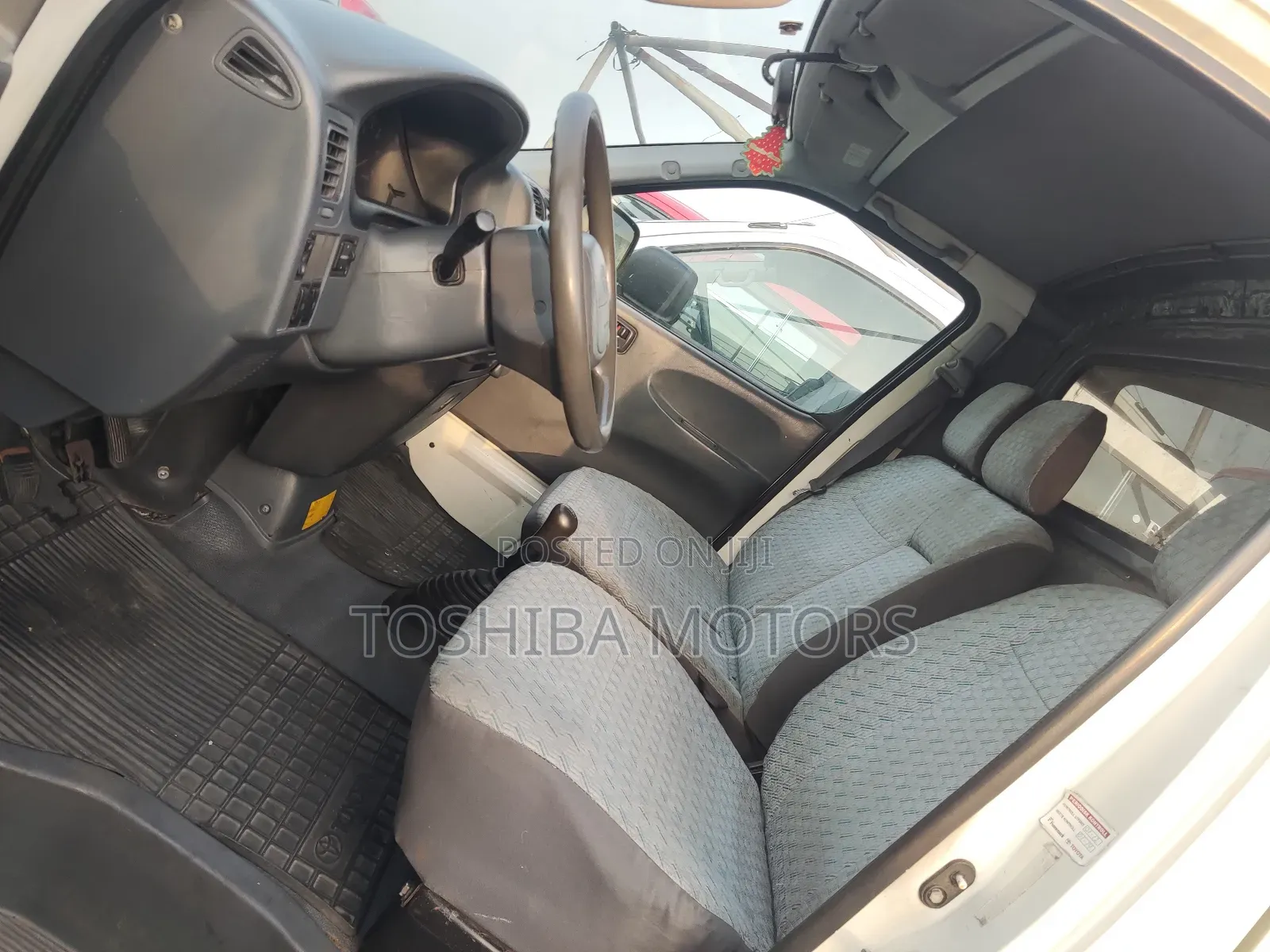 Toyota HiAce 2004 White