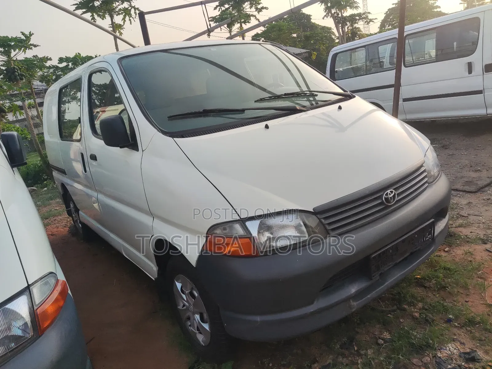 Toyota HiAce 2004 White