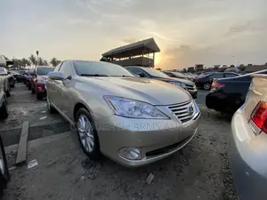 Lexus ES 350 2010 Gold