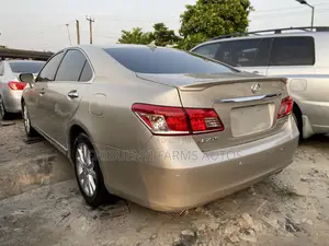 Lexus ES 350 2010 Gold