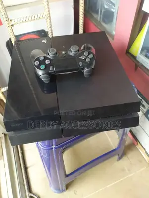 Photo - Used Ps4 Fat. With One Pad