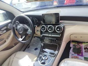 Mercedes-Benz GLC-Class 2019 Blue