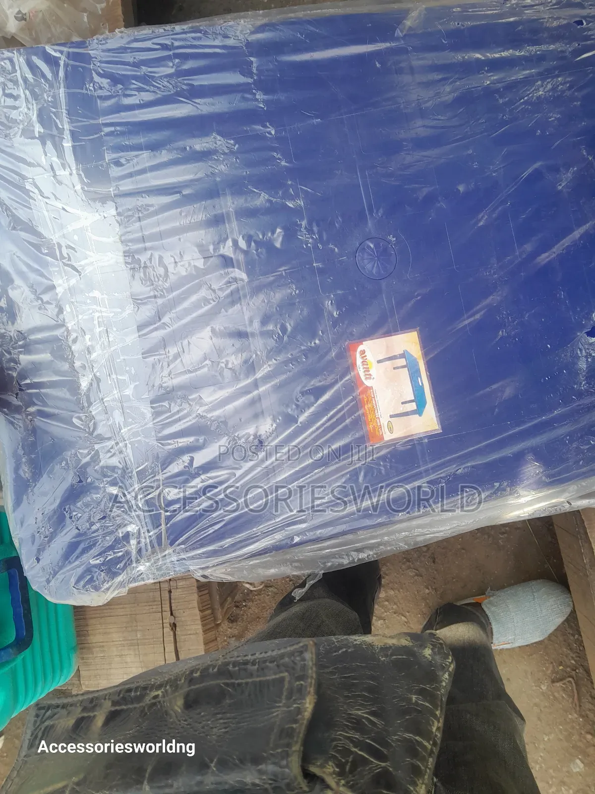 Avanti Plastic Table