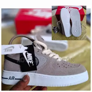 Photo - Nike Canvas