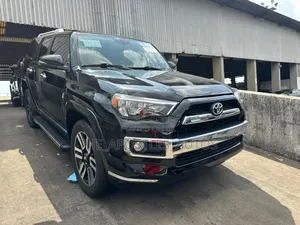 Toyota 4-Runner SR5 4x2 Premium 2018 Black