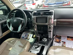 Toyota 4-Runner SR5 4x2 Premium 2018 Black