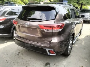 Toyota Highlander 2018 Brown