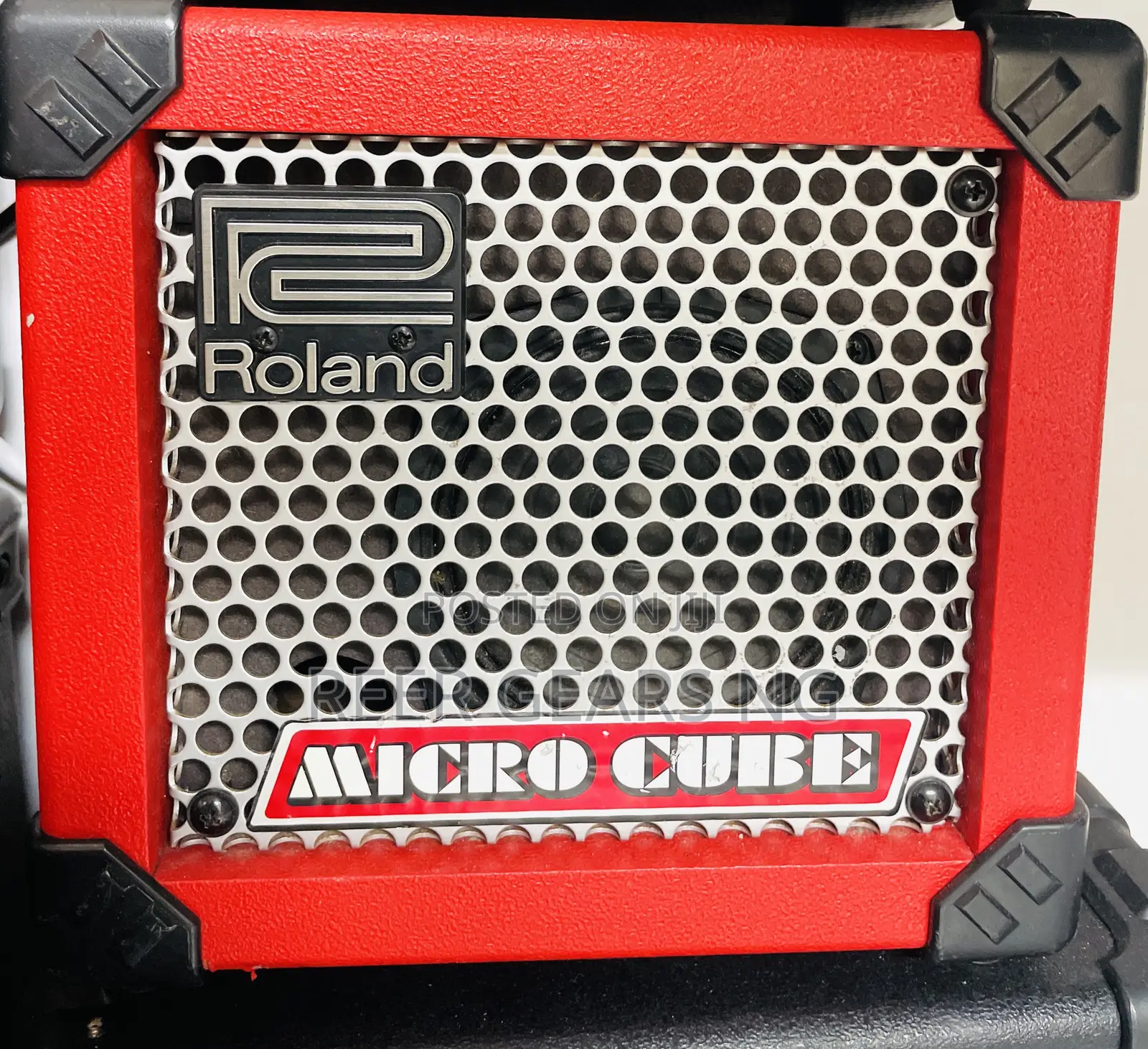Roland Micro Cube for Guitar Uses Battery