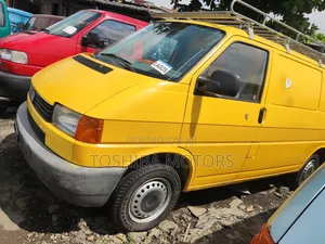 Volkswagen Transporter 2004 Yellow