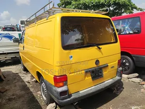 Volkswagen Transporter 2004 Yellow