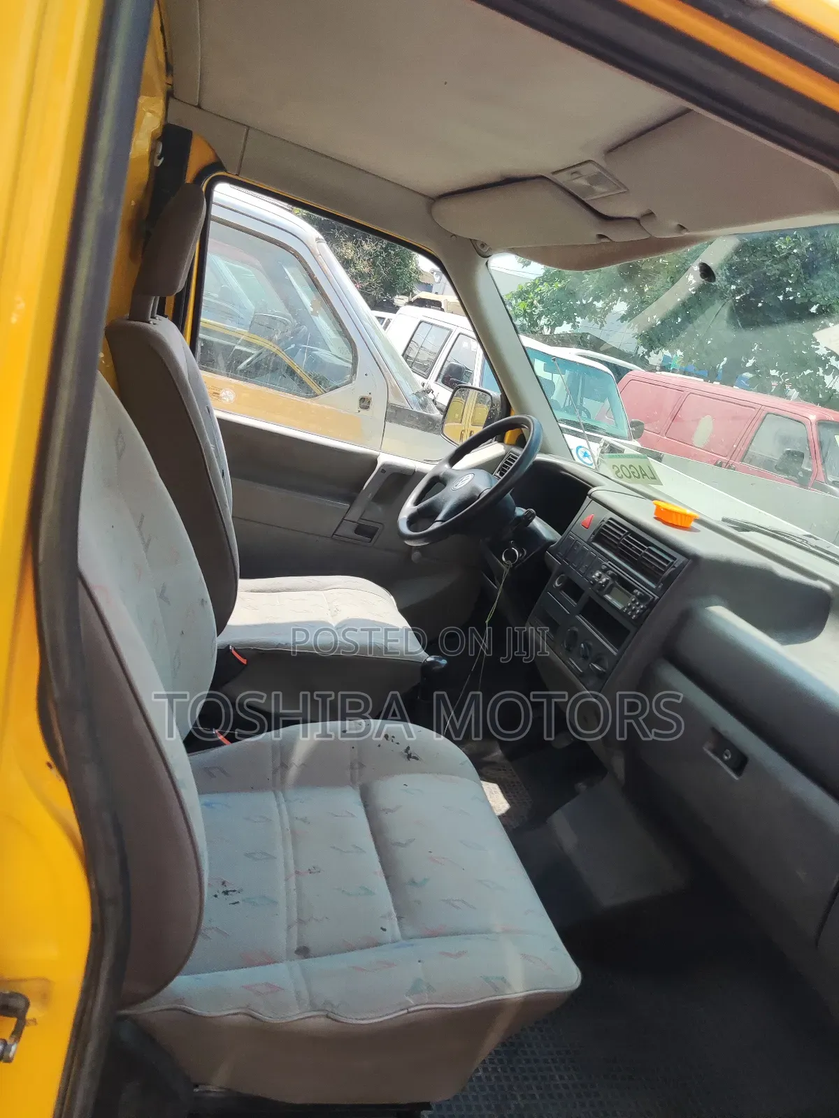 Volkswagen Transporter 2004 Yellow