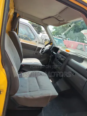 Volkswagen Transporter 2004 Yellow