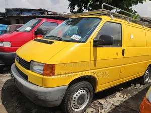 Volkswagen Transporter 2004 Yellow