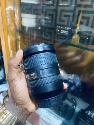 Af-S Nikon 18-200mm F/3.5-5.6 G Ed