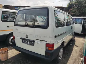 Volkswagen Transporter 2004 White